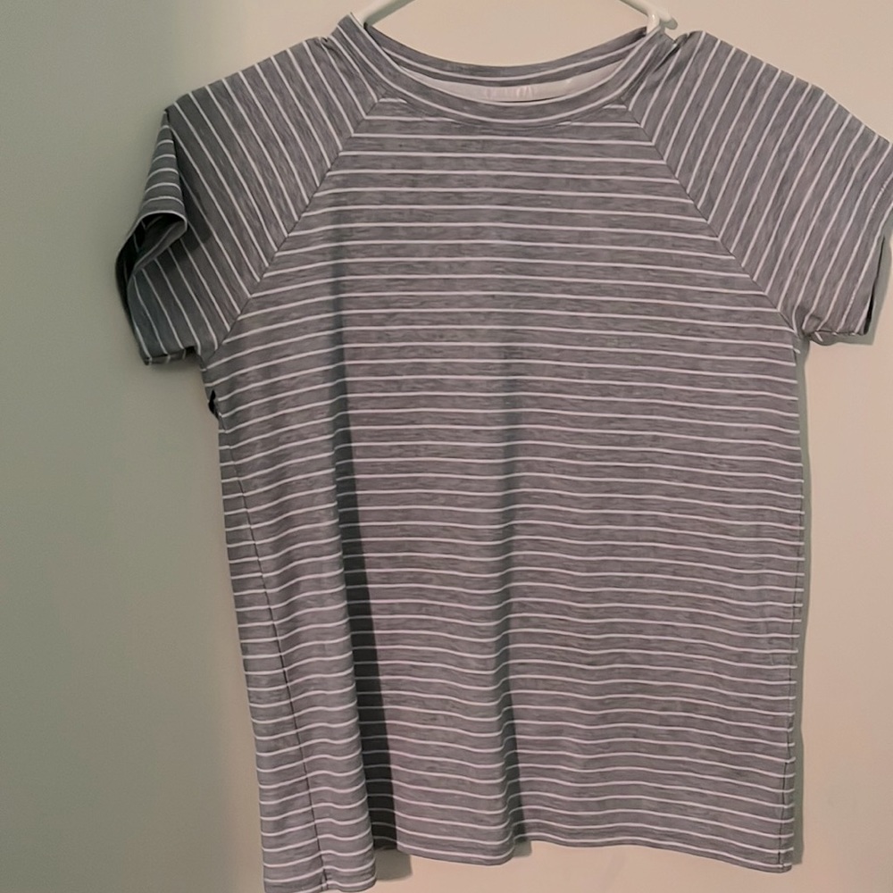 EUC Athleta girl tee